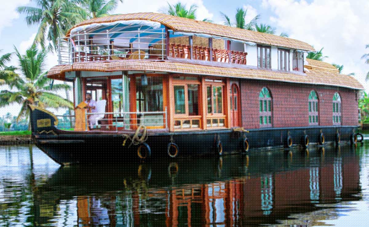 houseboat